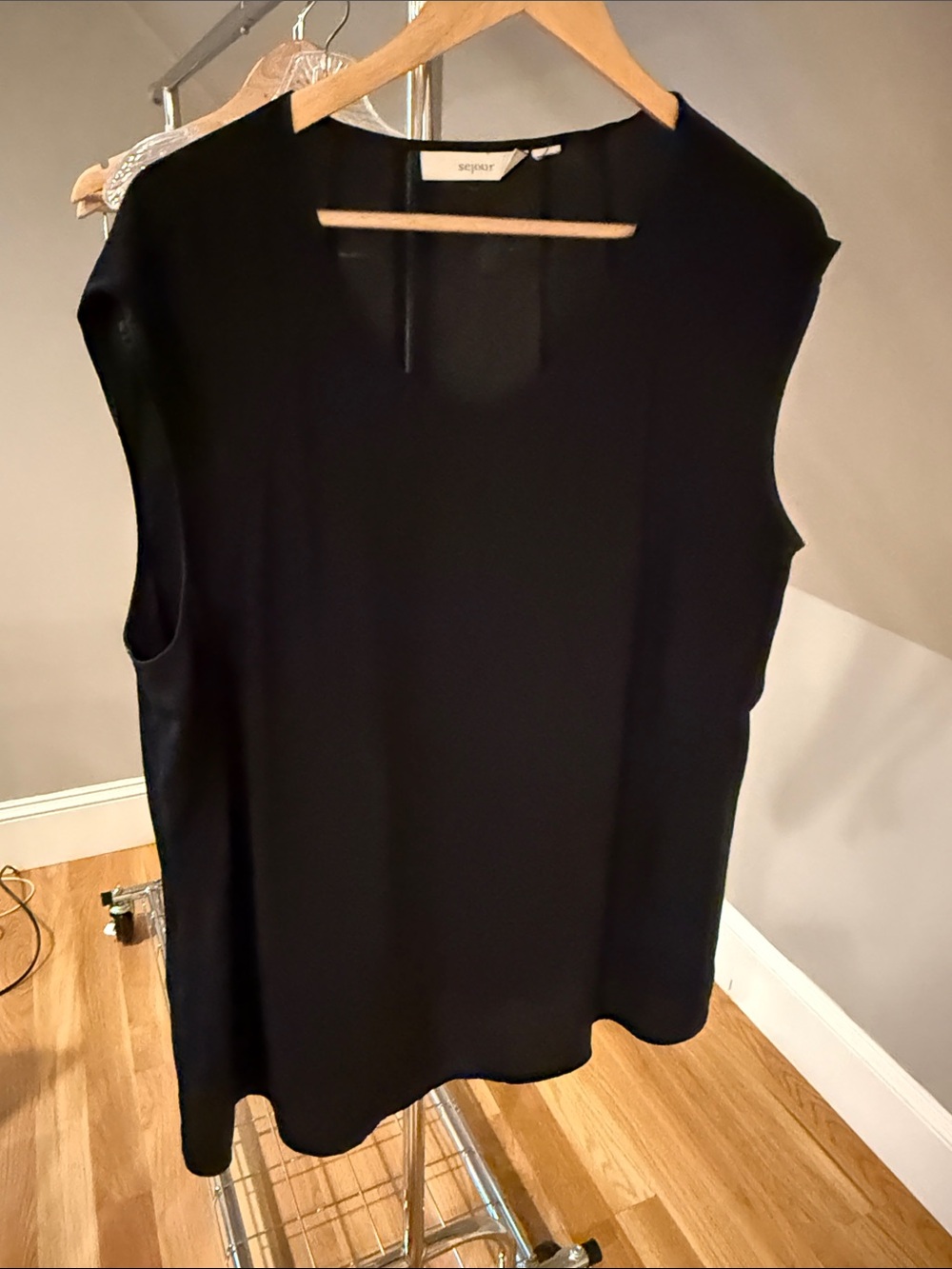 Sejour Black Sleeveless Boatneck Camisole